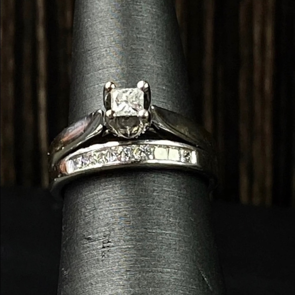 Ring - Picture 3 of 5